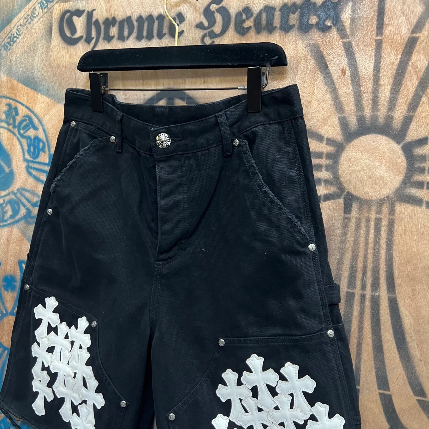 P520 chrome hearts limited series new city limited jeans Chrome Hearts city limited denim shorts vintage levis American made 501 505 517 base version remake Levis American made 501 base version imported sheepskin 925 silver remake Customers provide waist and pants length or height and weight. The studio will select the most suitable base version for you to remake. There are many people doing remakes in the market. Don’t belittle or comment. The difference is visible to the naked eye. See and compare for yourself #CHROME HEARTS Unisex style